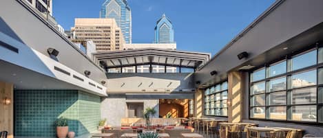 3 restoran, melayani sarapan, makan siang; sajian masakan Meksiko