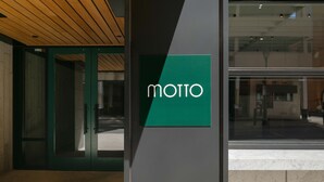 A building entrance with a green sign reading "MOTTO". - Motto by Hilton Philadelphia Rittenhouse Square (Philadelphia)