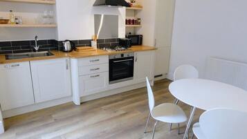 Nhà, nhiều giường | Bếp riêng | Tủ lạnh, lò vi sóng, lò nướng, bếp nấu