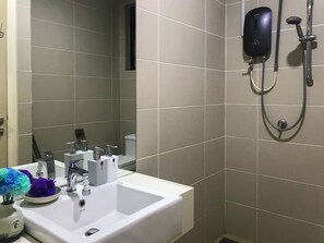 Shower, hair dryer, towels, shampoo