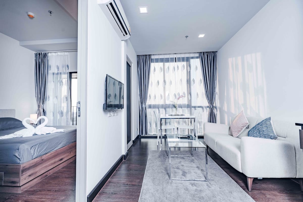 Standard Double Room, City View | In-room safe, blackout drapes, WiFi (free), bed sheets