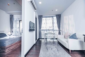 غرفة مزدوجة عادية - منظر للمدينة | خزنة داخل الغرفة وستائر تعتيم وواي فاي مجانًا وملاءات أسرّة