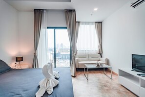 إستديو | خزنة داخل الغرفة وستائر تعتيم وواي فاي مجانًا وملاءات أسرّة