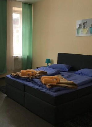 Schreibtisch, Bügeleisen/Bügelbrett, kostenloses WLAN, Bettwäsche