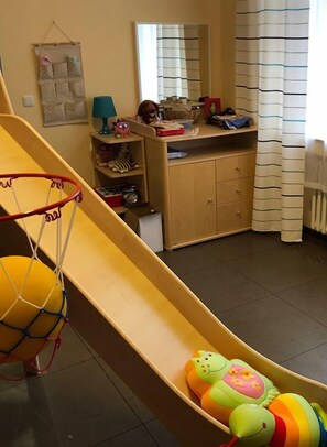 Spielezimmer