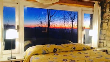 Camera tripla, letti multipli (Cuore) | Biancheria da letto di alta qualità, copriletto in piuma, minibar