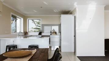 Dishwasher, electric kettle, cookware/dishes/utensils