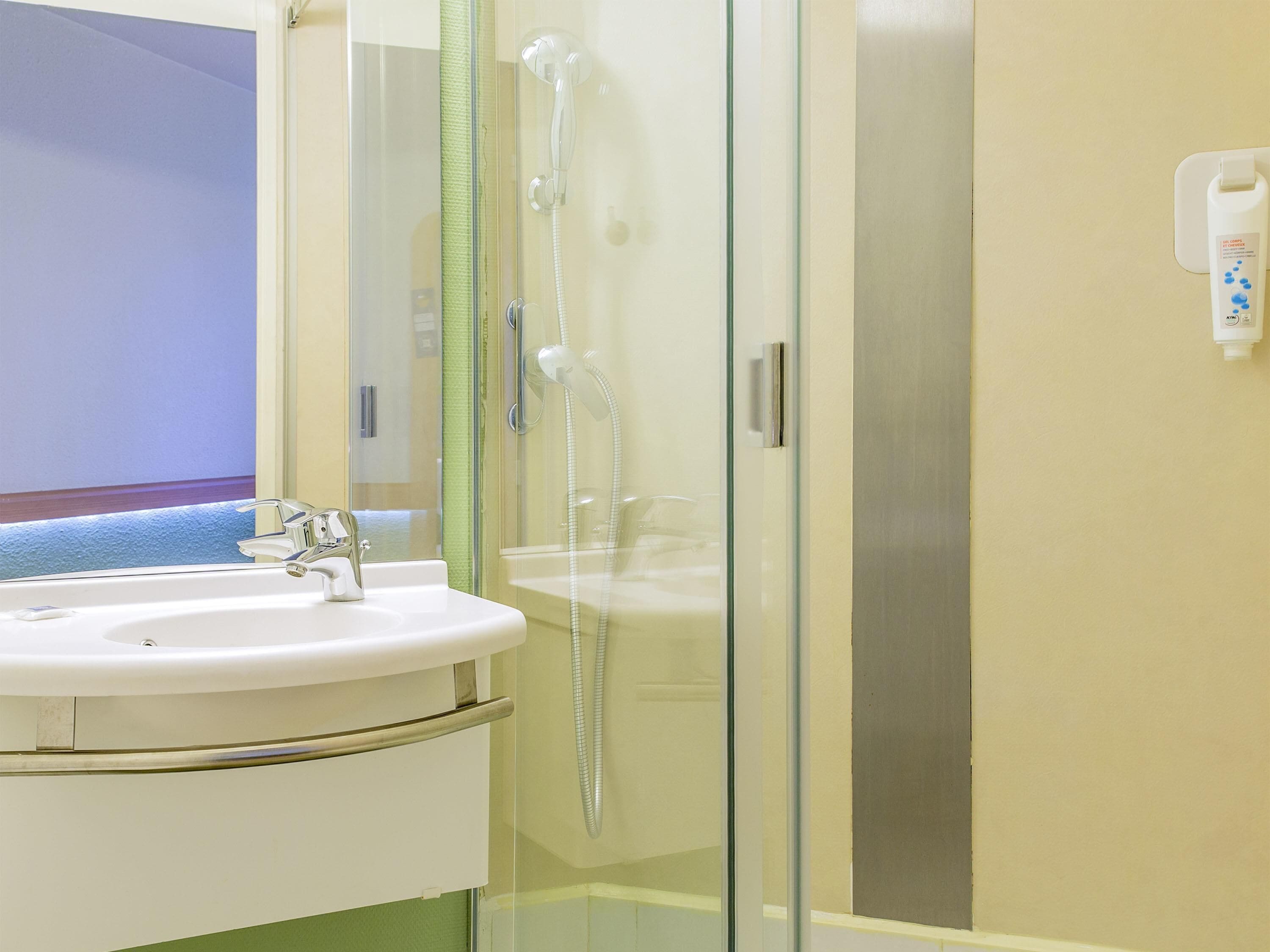 twin room, 2 single beds | desk, blackout curtains, free cots/infant beds, free wifi