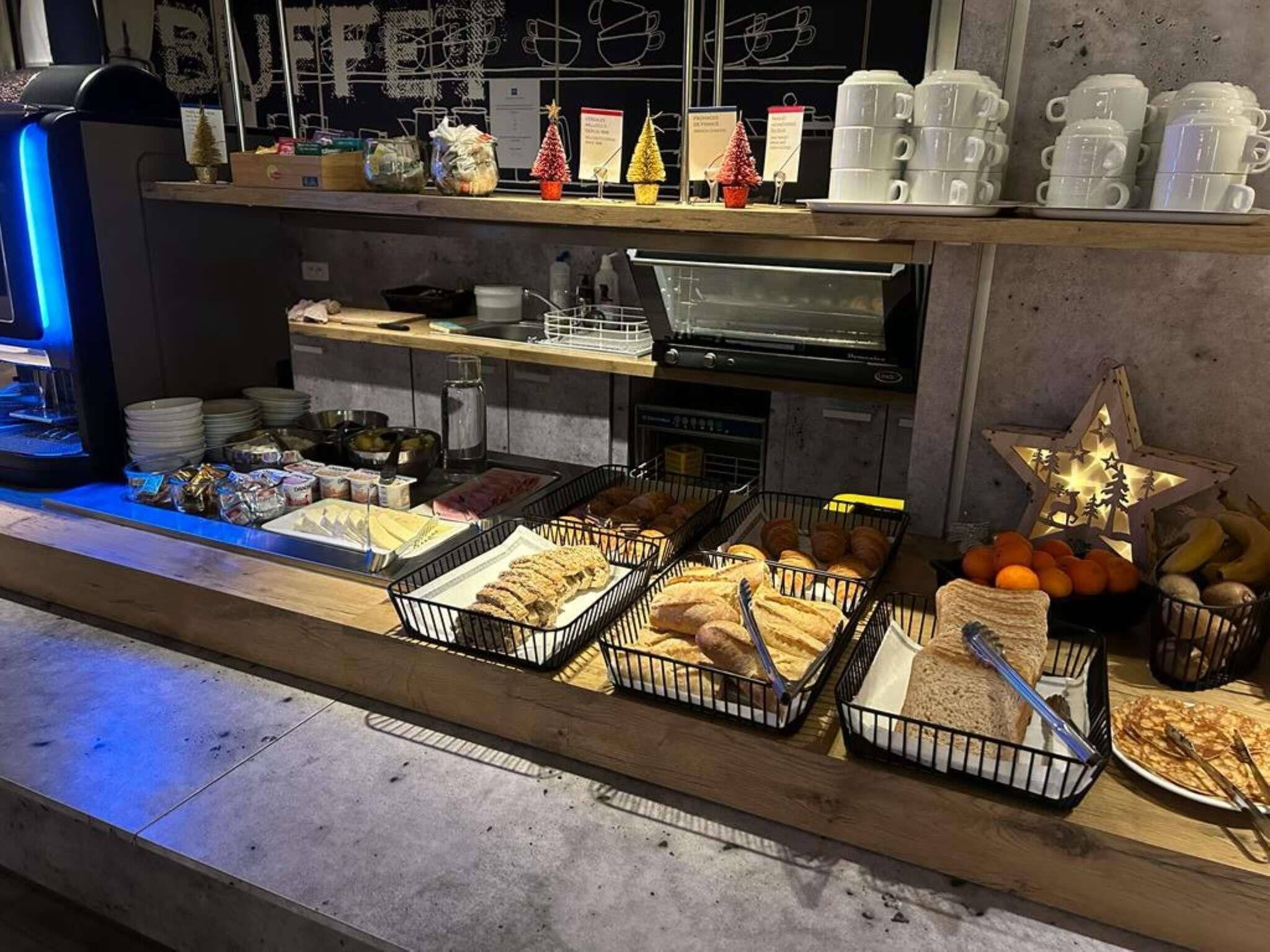 Petit déjeuner buffet servi tous les jours en supplément