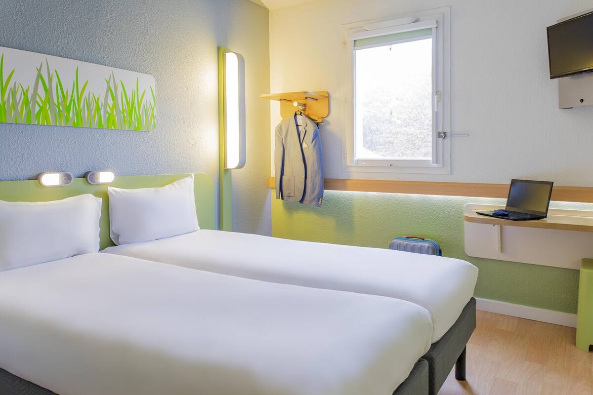 Twin Room, 2 Single Beds | Desk, blackout curtains, free cots/infant beds, free WiFi
