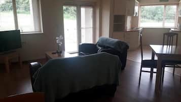 Apartment, 2 Bedrooms | Living area