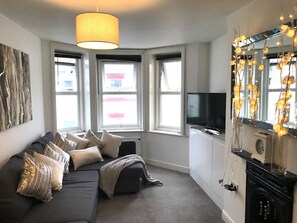TV - Bright City Center Apartment - Close To Beach (Bournemouth)