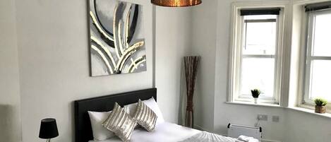 2 slaapkamers, een strijkplank/strijkijzer, wifi, beddengoed