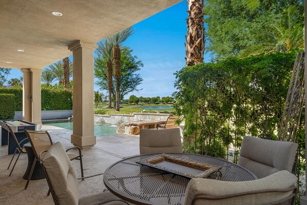Outdoor dining - PGA West Golf Course and Lake View Pool/Spa Home (La Quinta)