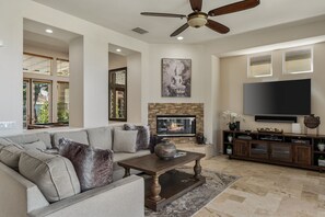 TV, fireplace, DVD player, books - PGA West Golf Course and Lake View Pool/Spa Home (La Quinta)