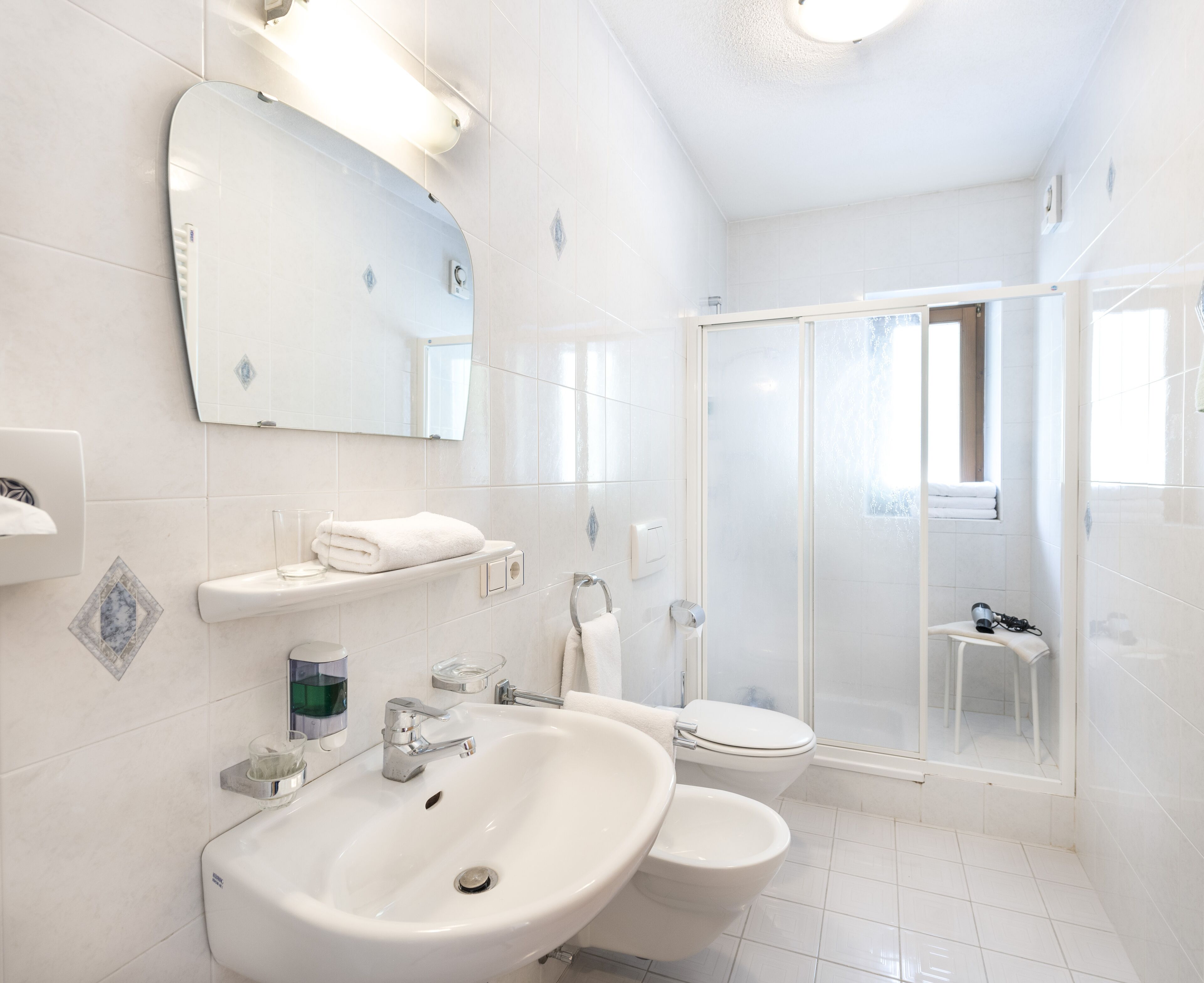 double room, annex building | bathroom | shower, towels