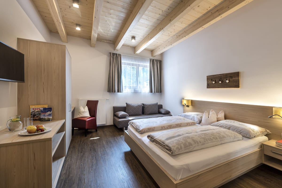 Comfort Double Room | Blackout curtains, free WiFi, bed sheets