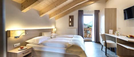 Comfort-Doppelzimmer | Verdunkelungsvorhänge, kostenloses WLAN, Bettwäsche