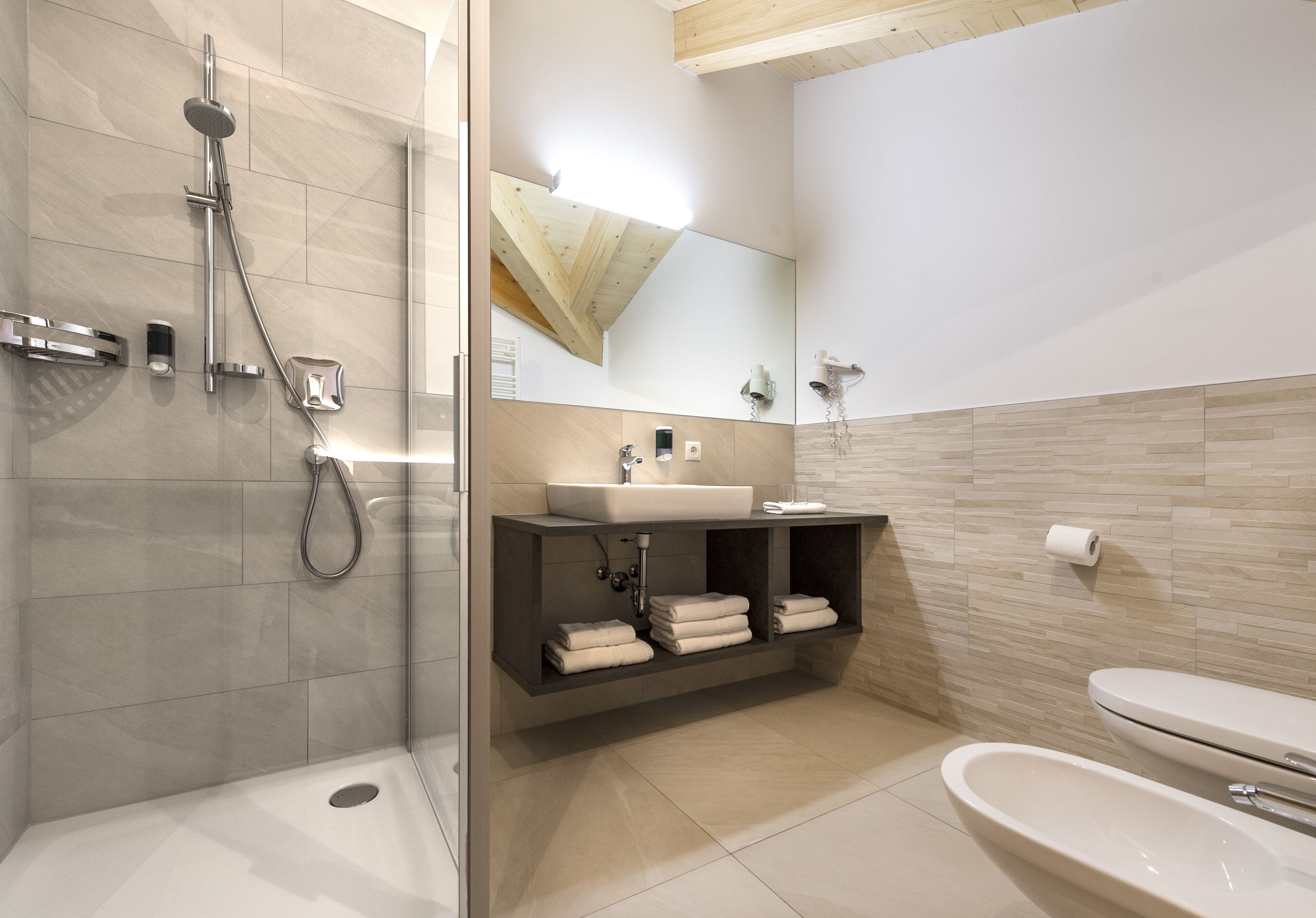 comfort double room | bathroom | shower, towels