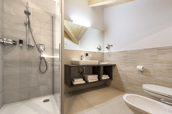 Comfort Double Room | Bathroom | Shower, towels
