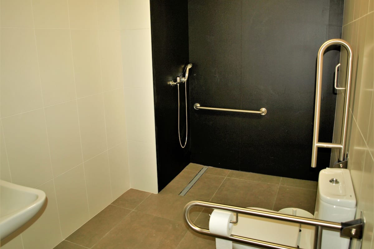 Double Room (Disability Access) | Bathroom | Towels