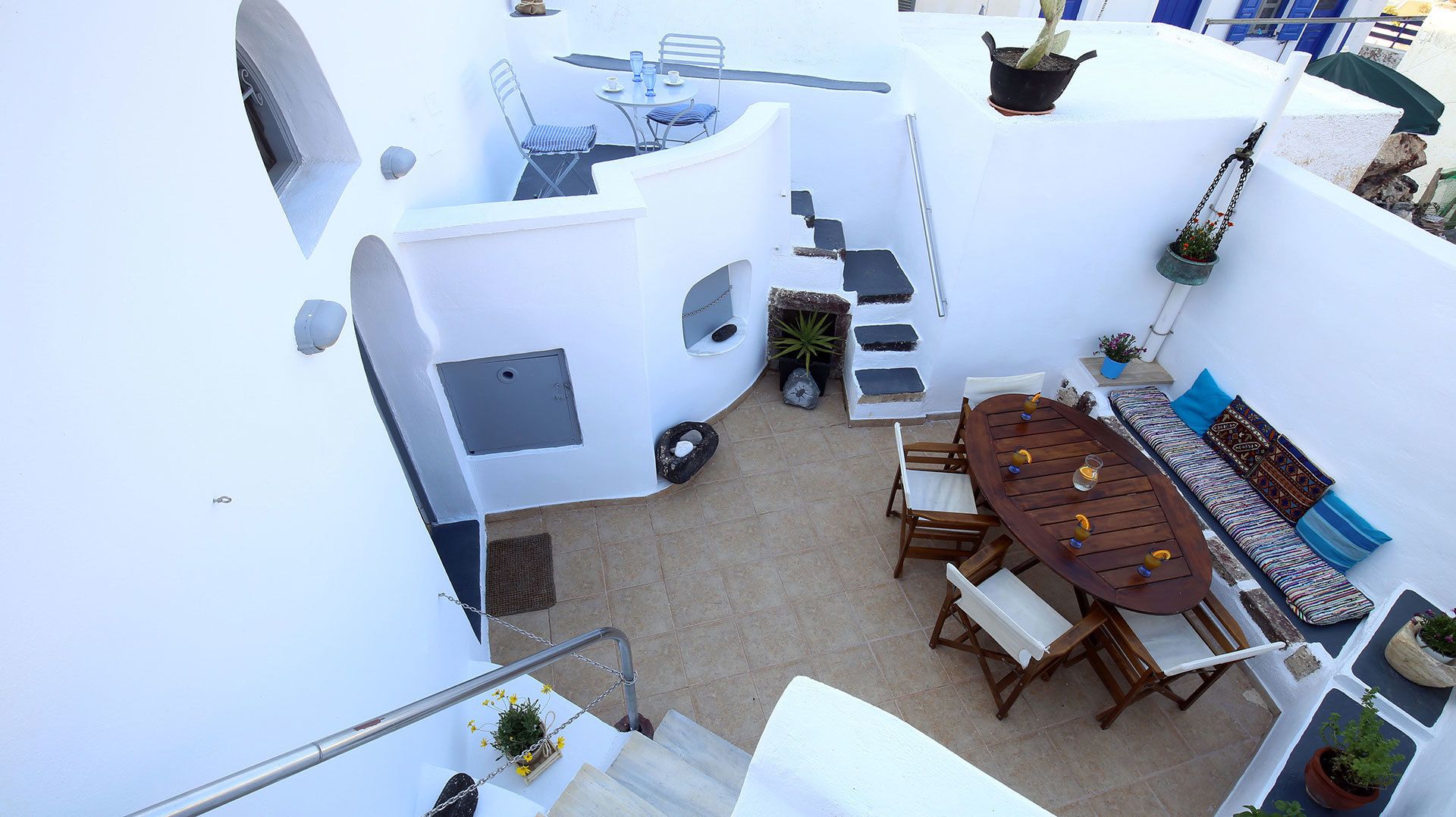 四人房 (Cave, village view) | 露台