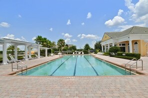 House | Outdoor pool