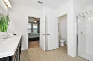 Casa | 4 quartos, escrivaninha, berços, Wi-Fi de cortesia