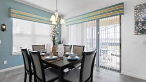 Ferienhaus | Essbereich im Zimmer