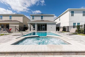 A heated pool, pool loungers - Vibrant Home with Private Pool in Encore (Kissimmee)