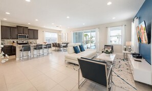 TV, video game console - Vibrant Home with Private Pool in Encore (Kissimmee)