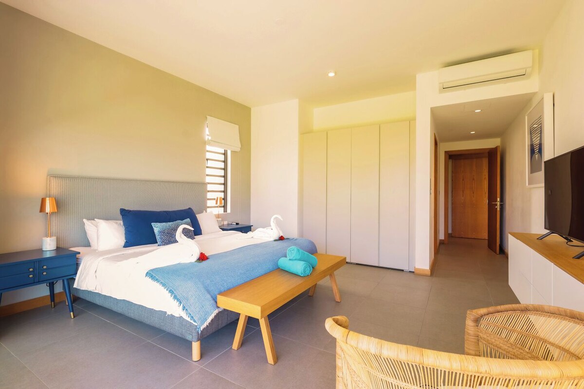 Premium bedding, pillowtop beds, in-room safe, laptop workspace