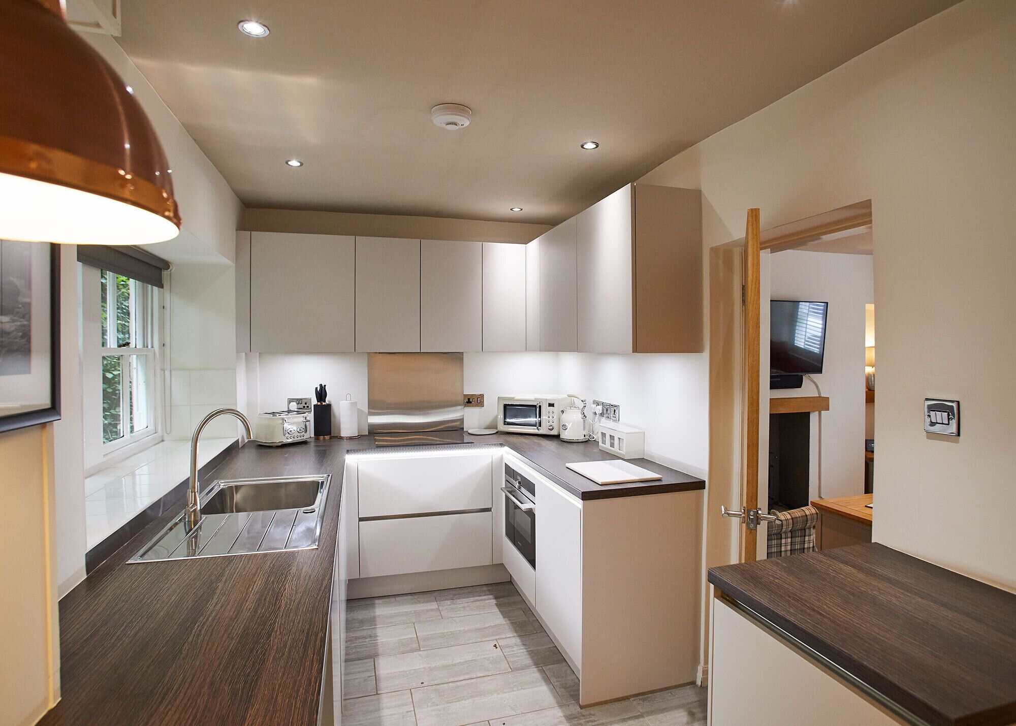 Bumblebee Cottage | Private kitchen | Full-sized fridge, microwave, oven, stovetop