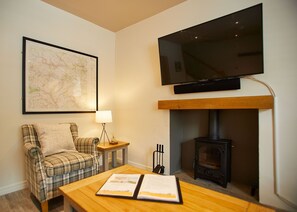 Cottage Mewah | Area keluarga | TV layar datar dan perapian