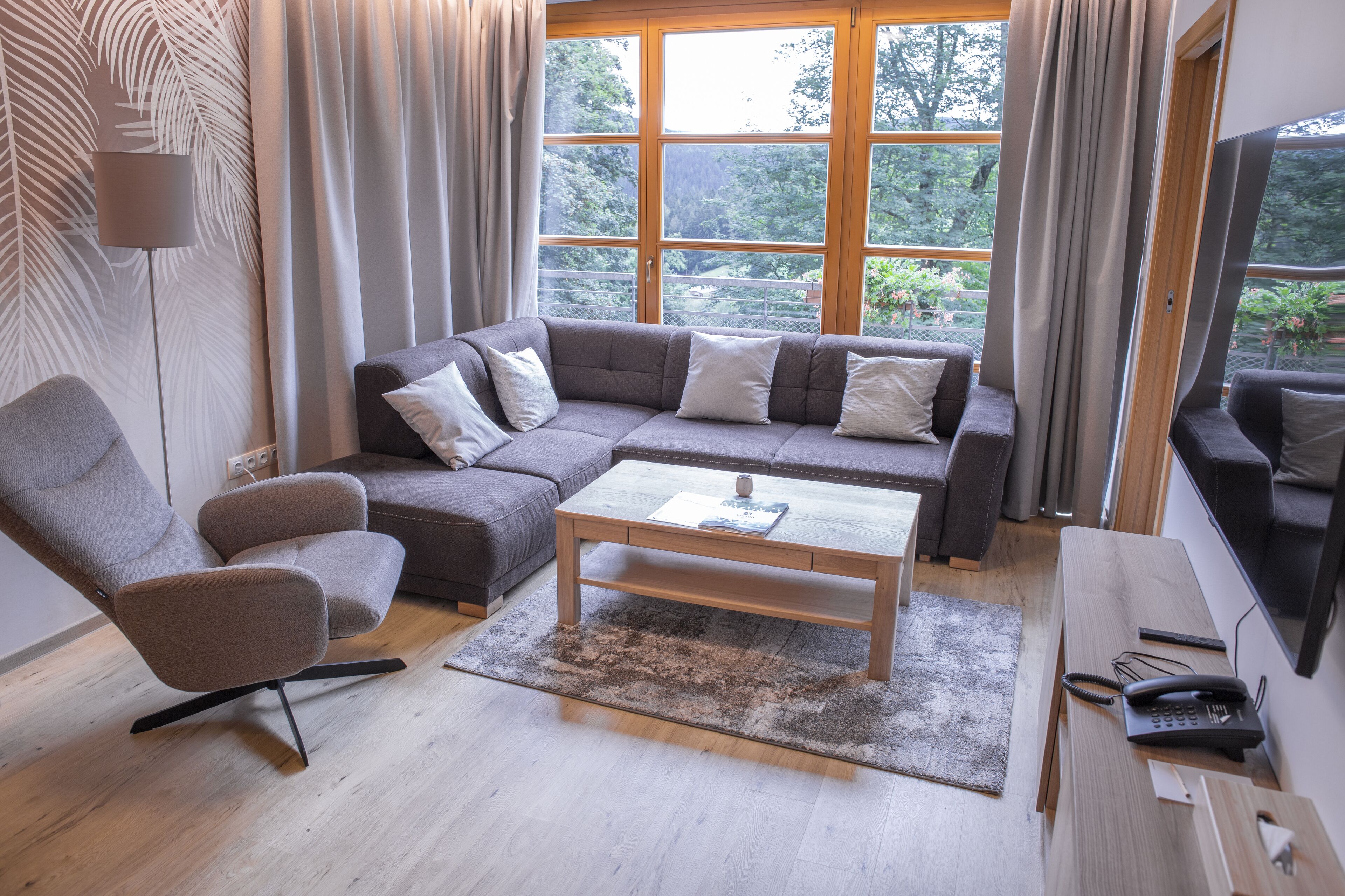 Junior Apartment, 1 Bedroom, Garden View, Annex Building | Hypo-allergenic bedding, in-room safe, blackout drapes