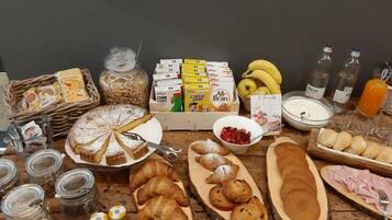 Petit déjeuner continental servi tous les jours en supplément