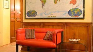 Lobby sitting area - Casa dei Tintori (Florence)