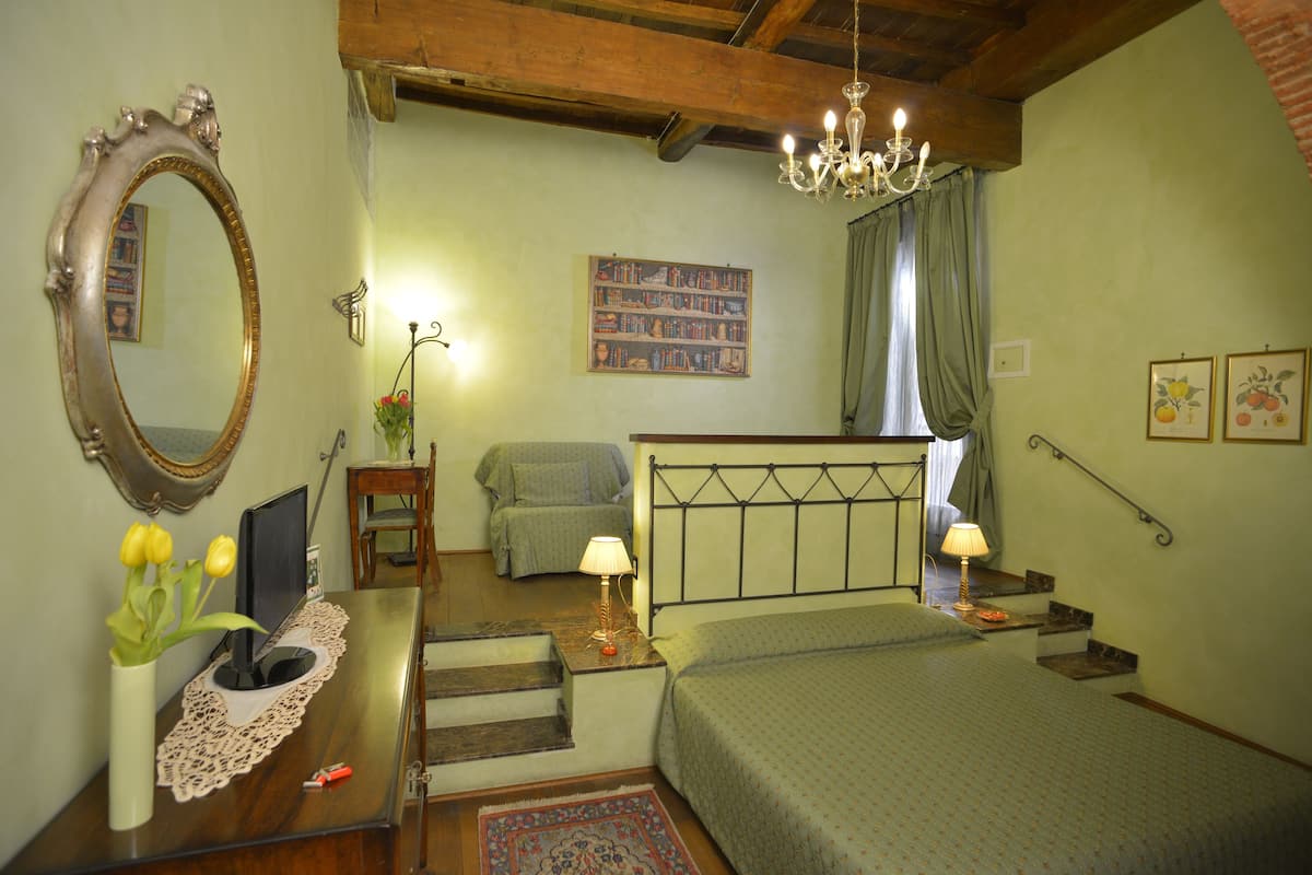 Quadruple Room (Verde) | Hypo-allergenic bedding available, down comforters, in-room safe, desk