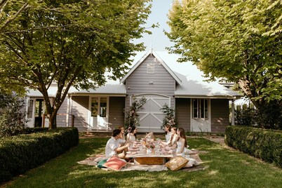 Hampton's Cottage with a Pool Close To Sydney