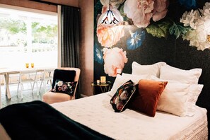 1 bedroom, desk, soundproofing, iron/ironing board - One Bedroom Cottage with a Shared Pool (Dural)