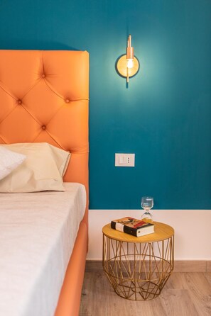 Minibar, in-room safe, individually furnished, laptop workspace - Maeli Rooms (La Spezia)