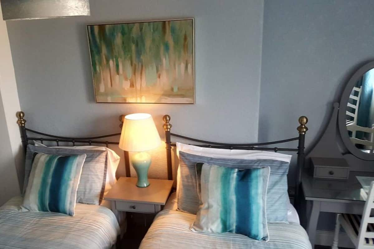 Twin Ensuite Room
