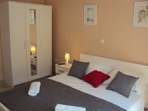1 bedroom, free WiFi, bed sheets