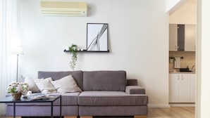 時尚公寓 | 客廳 | 42-吋LED 液晶電視、付費頻道、電視、Netflix