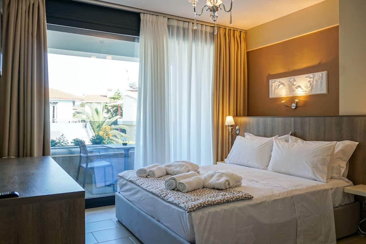 standard double or twin room | 1 bedroom, premium bedding, tempur-pedic beds, minibar