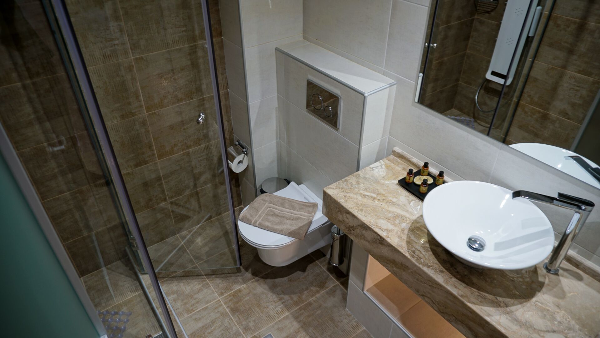 standard triple room | bathroom | shower, free toiletries, hair dryer, bathrobes