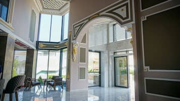 Lobby lounge