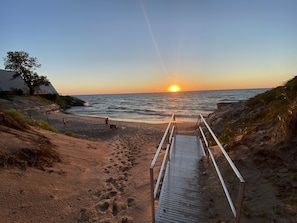 Aurinkotuoleja, rantapyyhkeitä