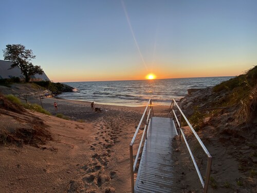 Chalet in Beachfront community! 2 Pools,Playgrounds,V-ball, Tennis,Pickleball!