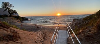 Chalet in Beachfront community! 2 Pools,Playgrounds,V-ball, Tennis,Pickleball!